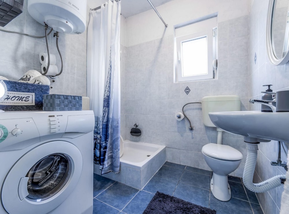 Dazzling Ponikvice Apartment With Balcony