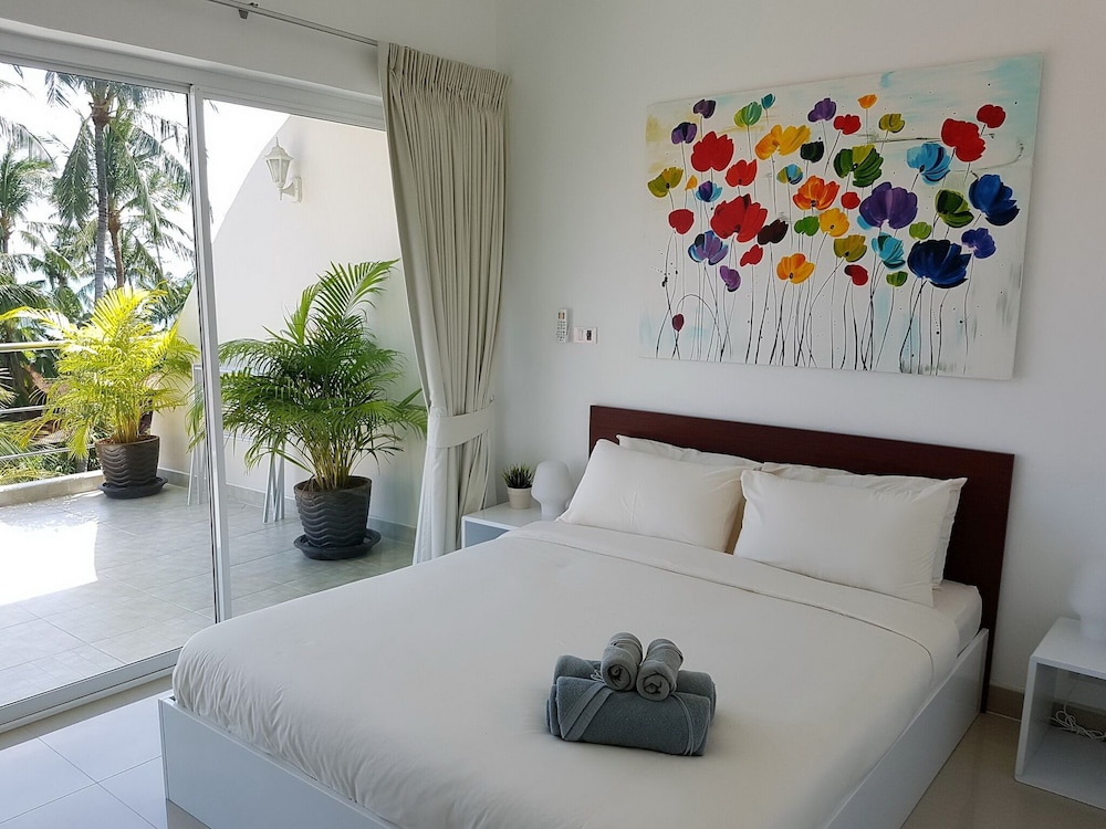 Beachside 3-bedroom Townhouse w Private Pool at 70 Meters From Beach view 2