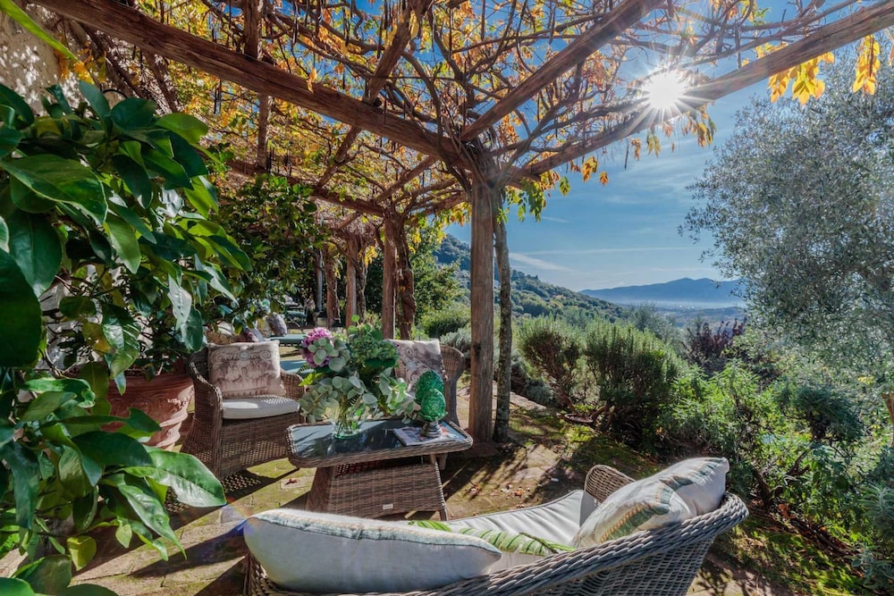 Villa Gufo in Lucca With 5 Bedrooms and 4 Bathrooms view 4