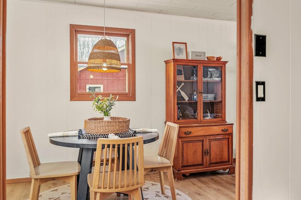 Burrow by Bidwell Cozy Arrowhead Lake Escape With Pools and Outdoor Adventures