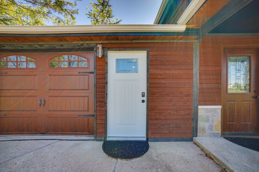 3 Mi to Lake Michigan: Charming Kewaunee Hideaway