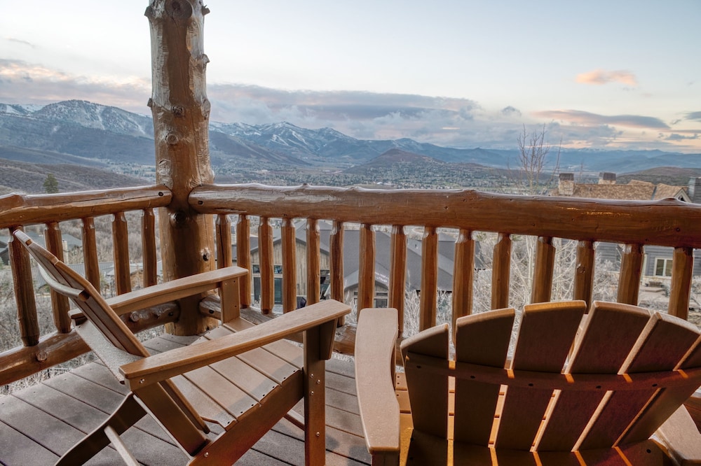 High Meadow by Avantstay Alpine Views w Indoor Pool Hot Tub Open Floor Plan