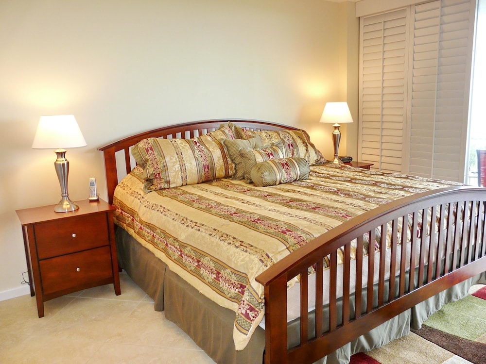 Alluring Beachfront Condo With Pool and View of Lagoon view 5