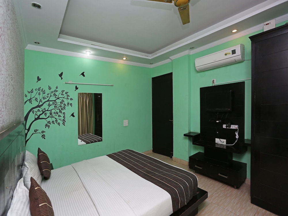 OYO 6895 Hotel Cybercity Rooms & Suites