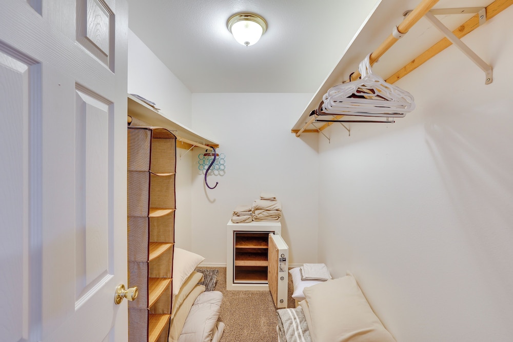6 Mi to Dtwn Lewiston: Quiet Home w/ Views