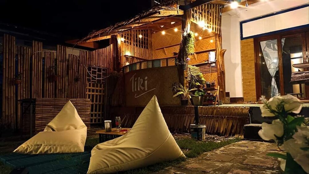 Tiki Bar-KanTiang view 2