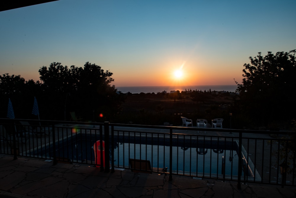 Adonis Villa