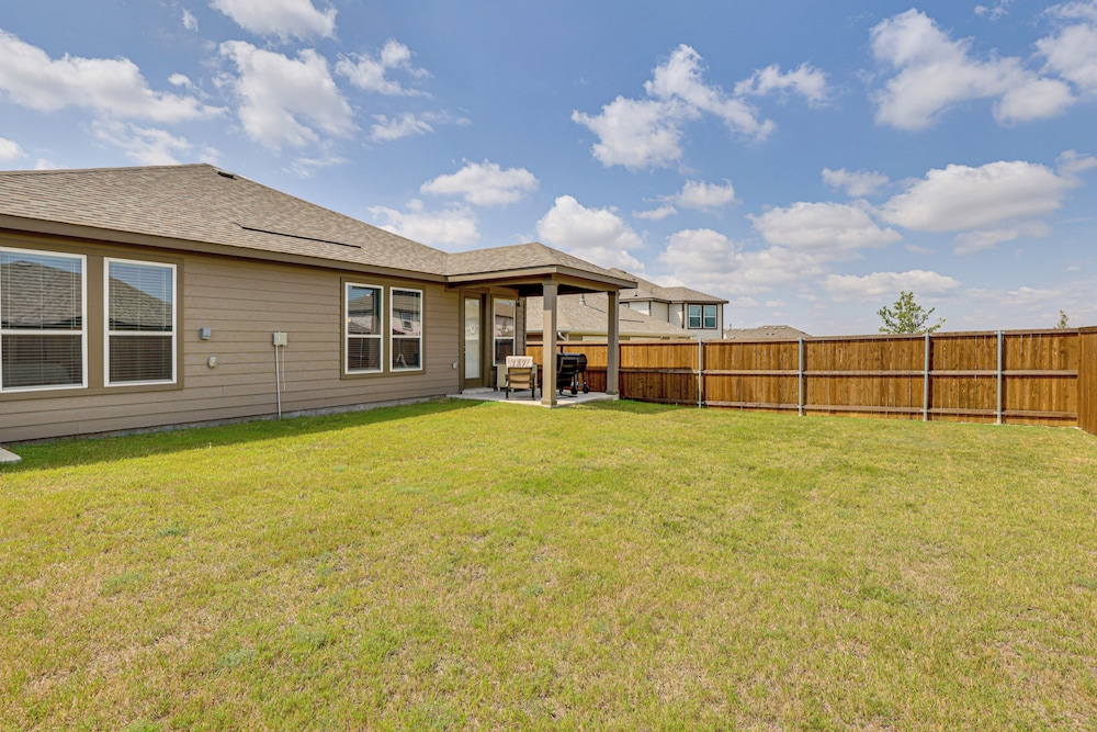Private Yard & Pool Access: Home in Krugerville