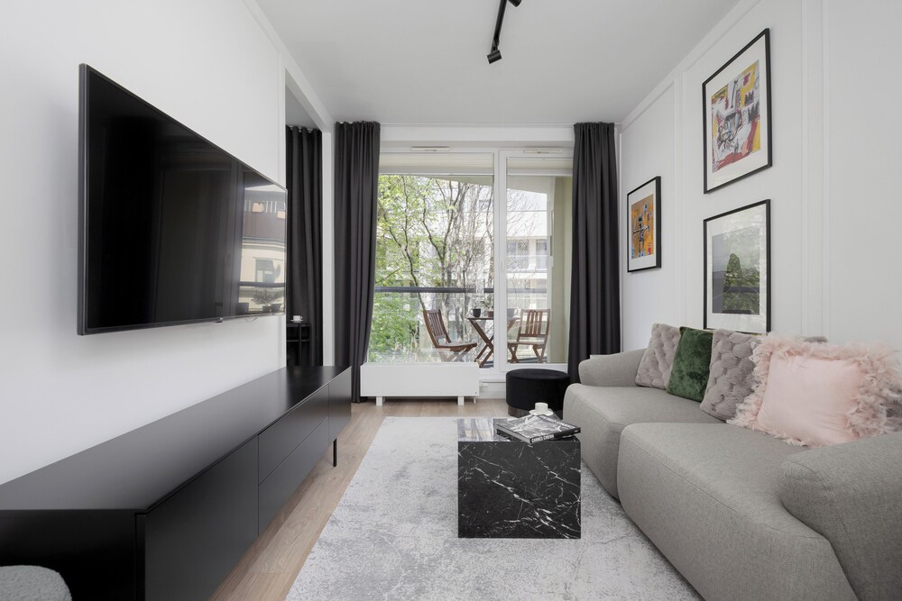 Warsaw Jaktorowska Apartment by Renters
