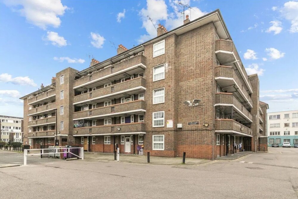 Spacious 4 Bedroom Apartment in Bethnal Green