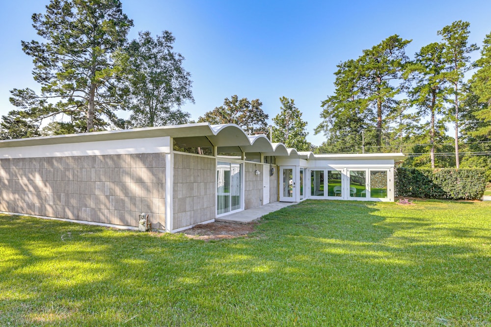 2 Mi to Fsu: Unique Home w/ Patio & Spacious Yard