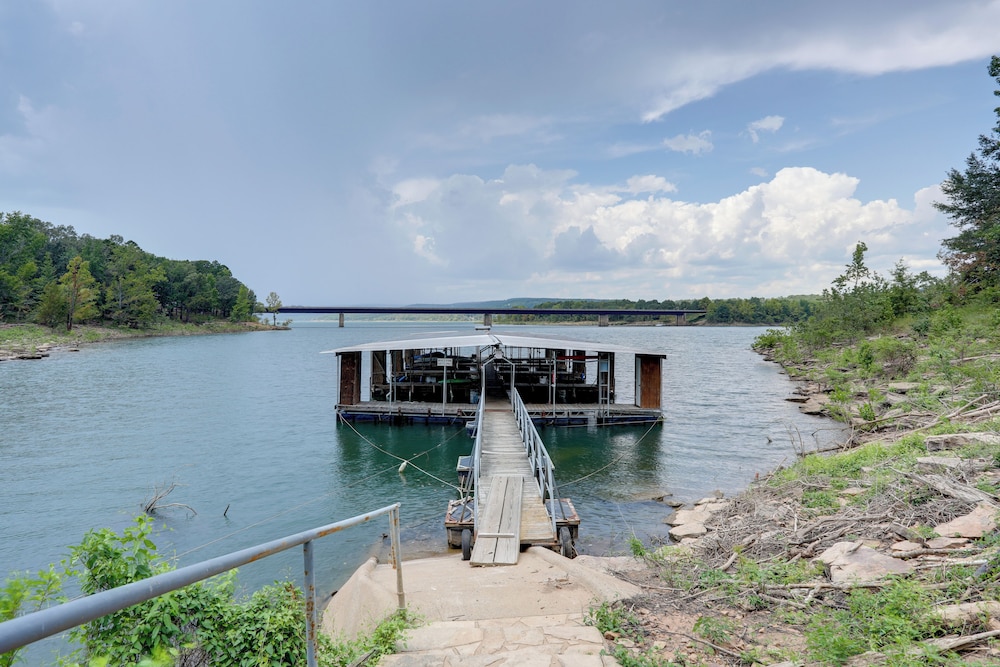 Bring Your Boat! Greers Ferry Lake Home w/ Slip