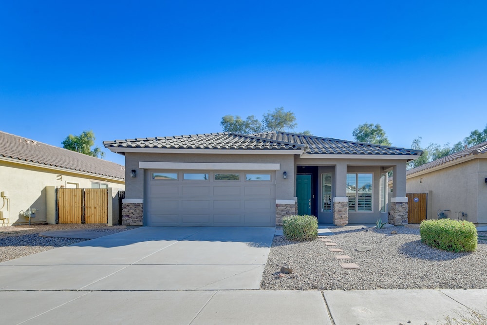 Charming Gilbert Home w/ Patio  Putting Green! - Property Image 4