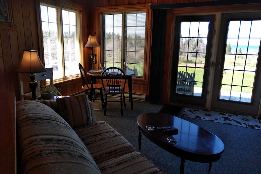 Amherst Shore Country Inn