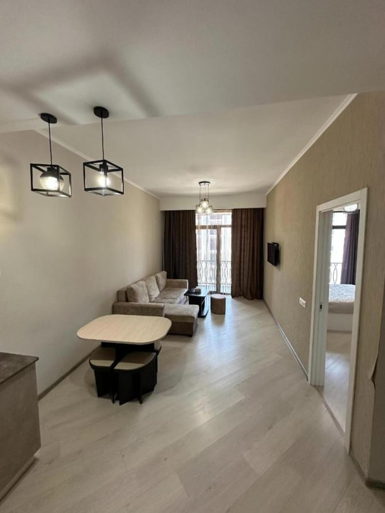 Spacious 1BR Pool & Sauna