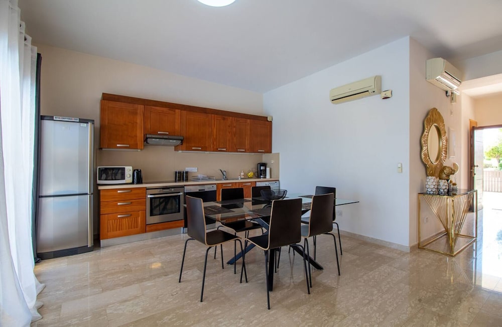 Hg07 Adjacent to Aphrodite Hills- Private Pool, Large Terrace