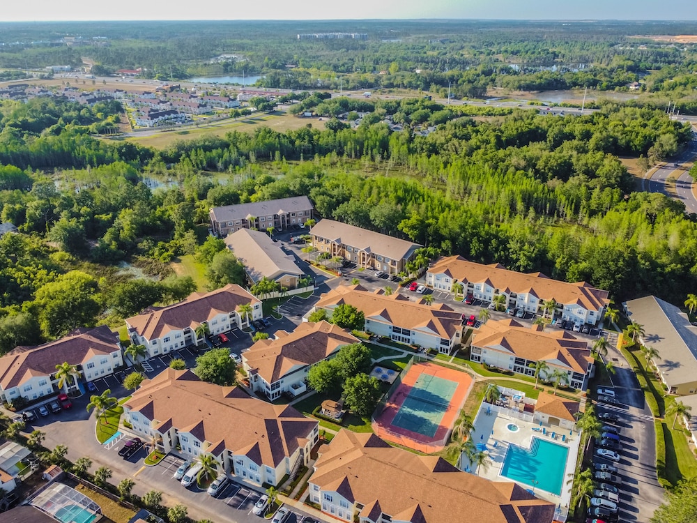 Near Theme Parks! Professional Design, Sleeps 7, Patio, Pool! - Image 5