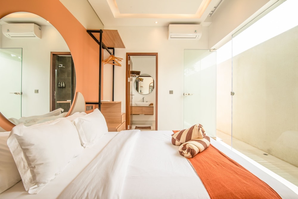 Mateo Villa Marvelous 6BR 2 Mins to Beach