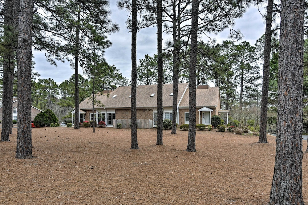 Pinehurst Condo ~ 2 Miles to Downtown & Resort!