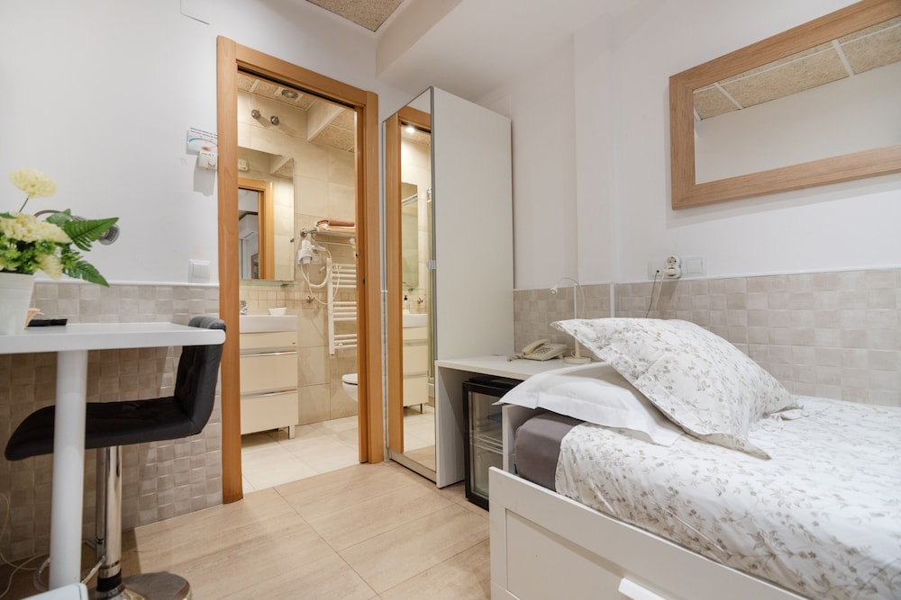 Hostal House