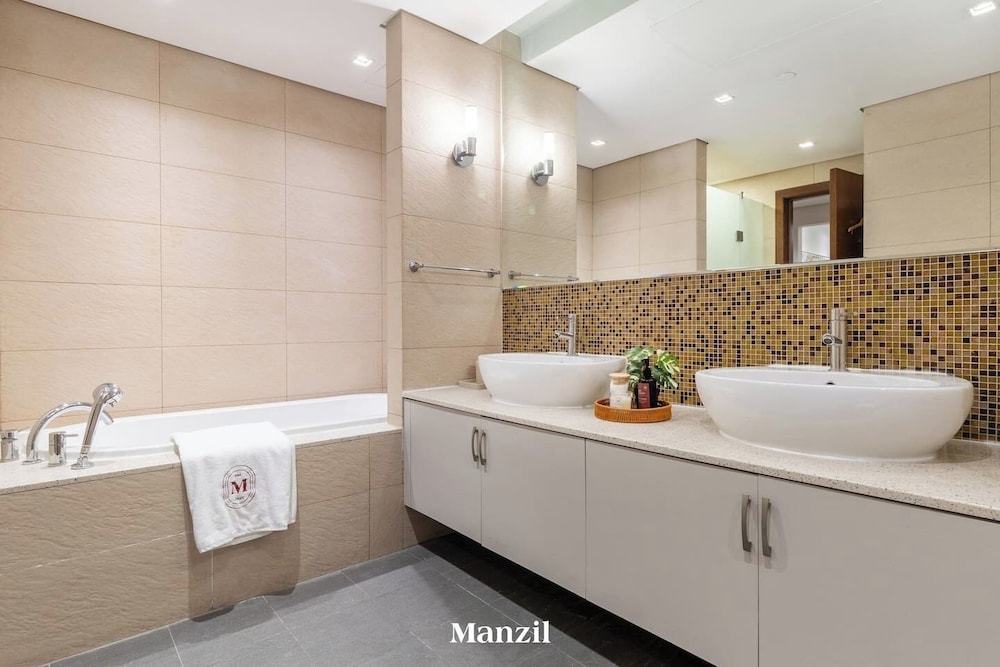 2BR Maid Enjoy Sea Views Palm Jumeirah