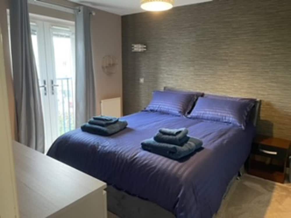 Fantastic, pet Friendly 3 Bedroom House in Bedford view 5
