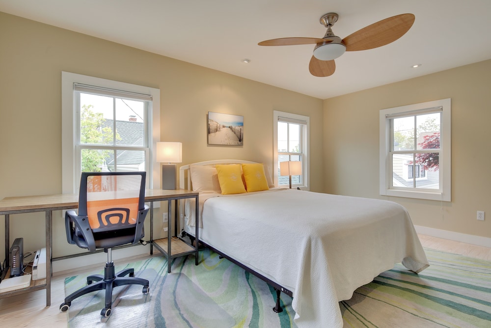 Walk to Beach: Gem w/ Patio & BBQ in Provincetown