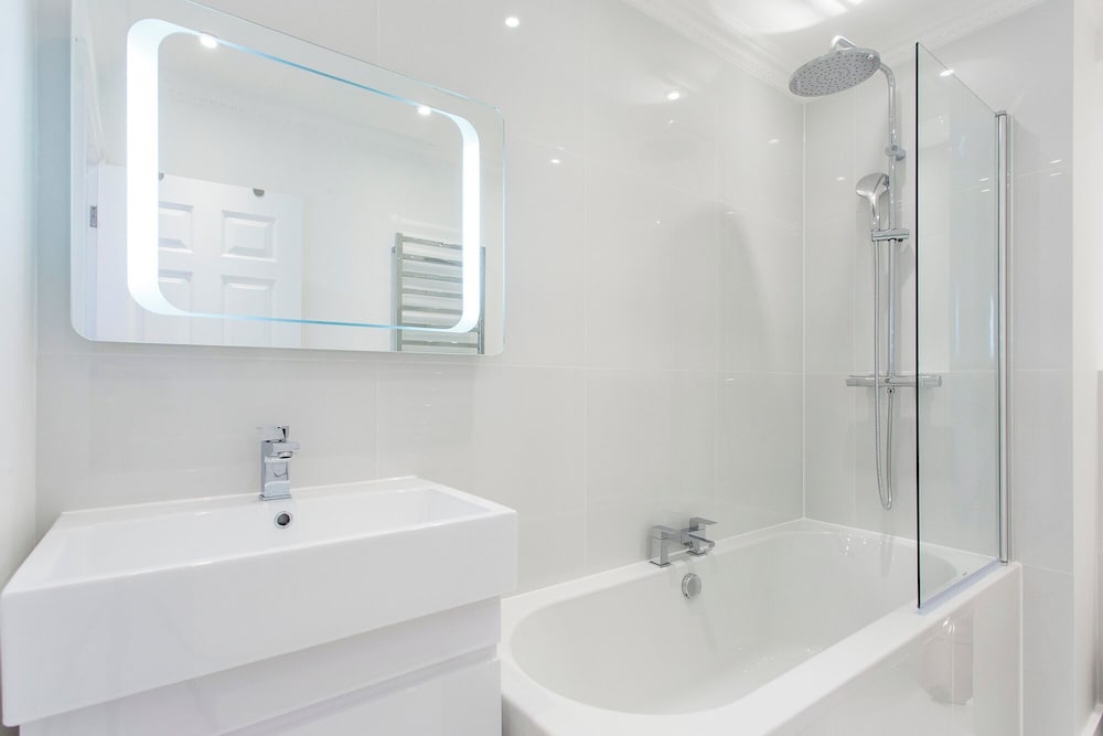 JOIVY 2-bed flat in West London