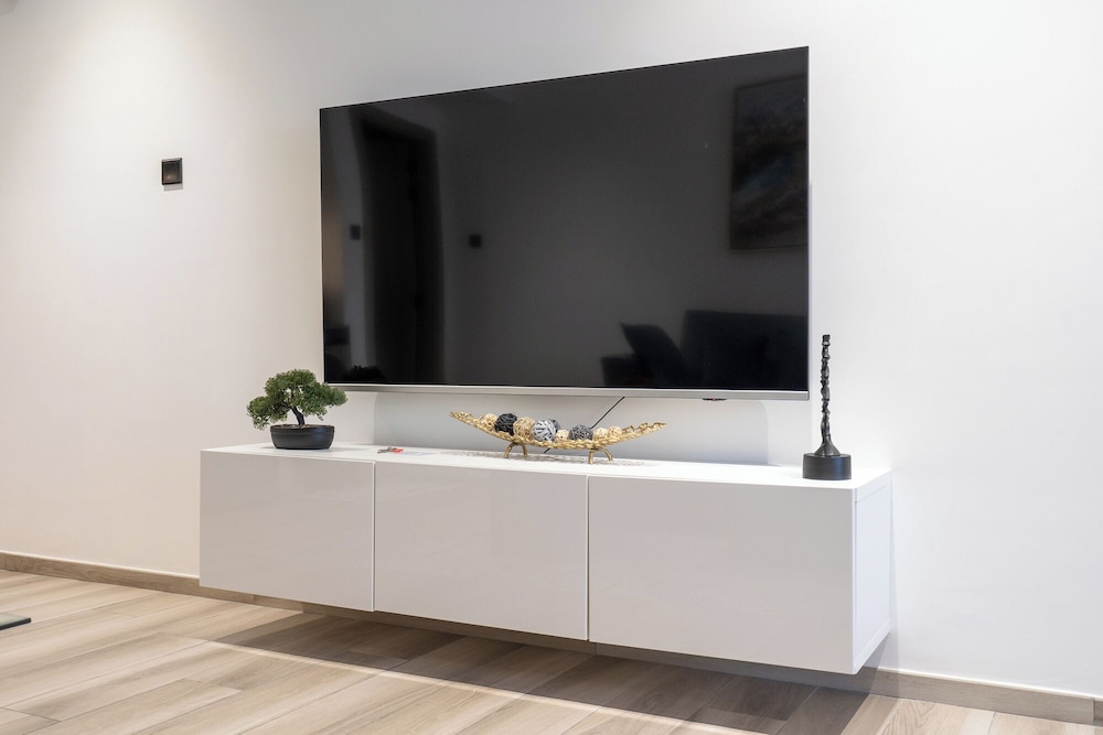 New Listing | Stylish Studio | Modern Comforts