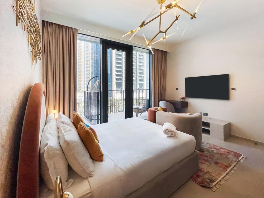 Lux 4BR Duplex in Blvd of Downtown