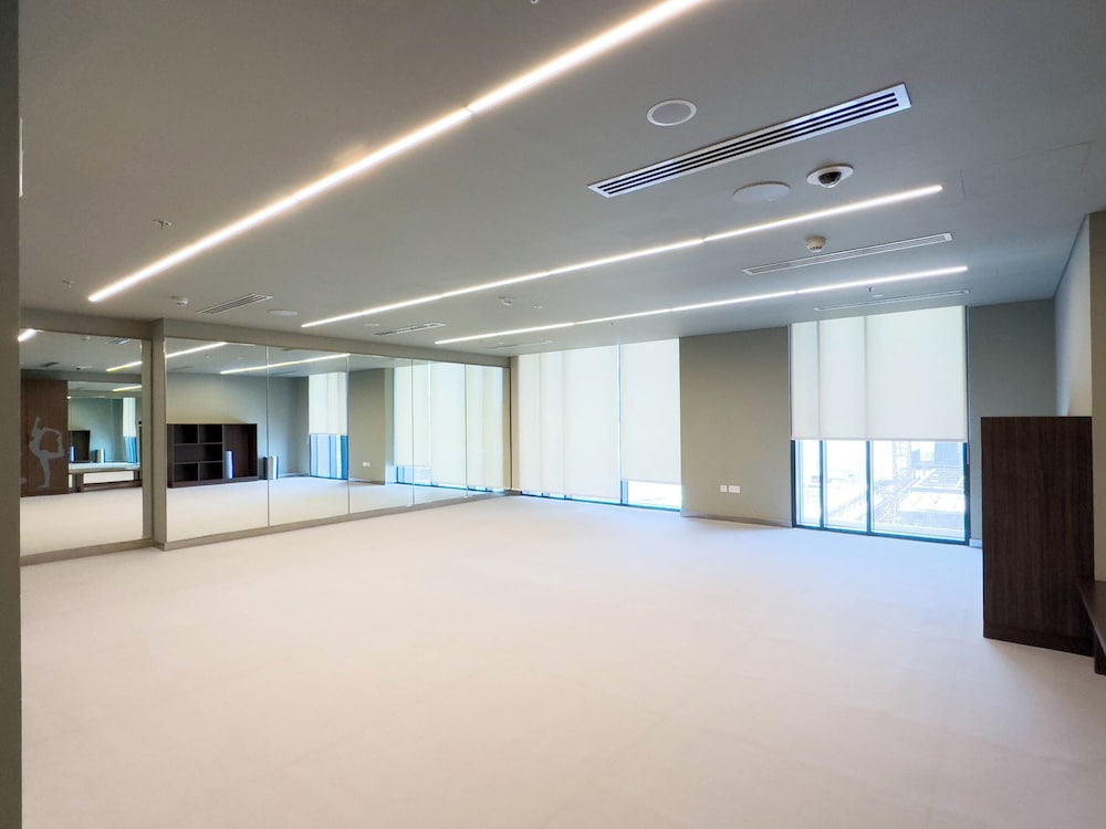 GLOBALSTAY. Creek Edge Tower Apartments