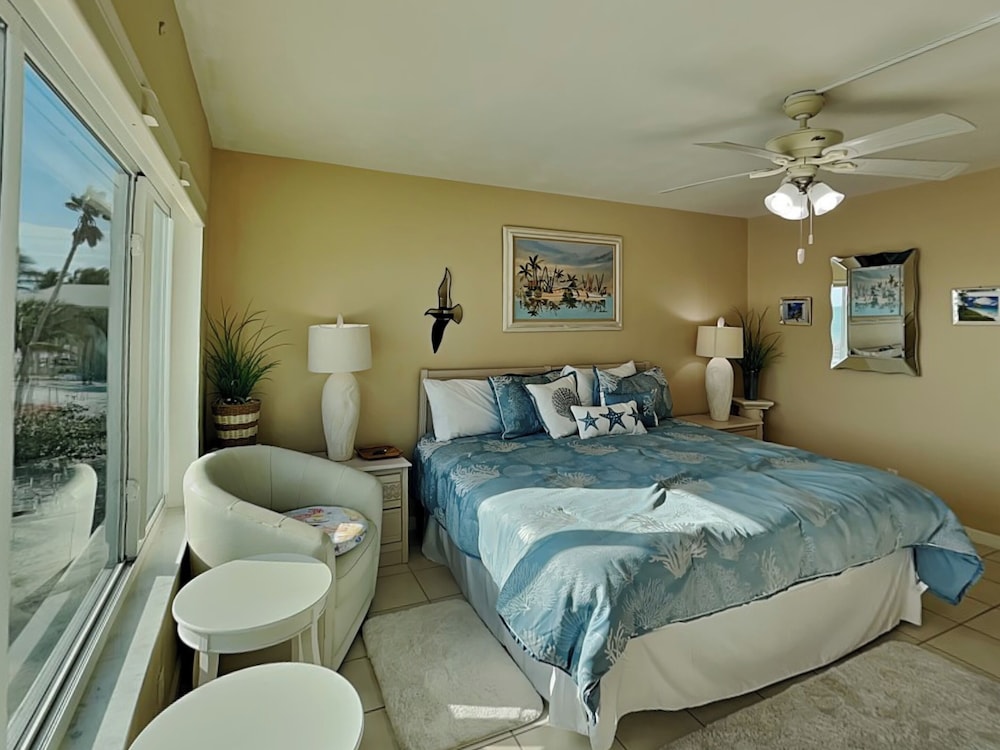 Sun Caper 208 by Distinctive Beach Rentals