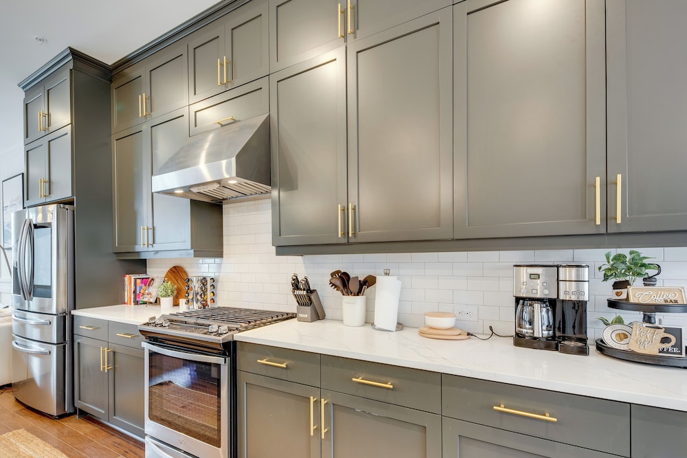 Chic Atlanta Vacation Rental ~ 1 Mi to Downtown!
