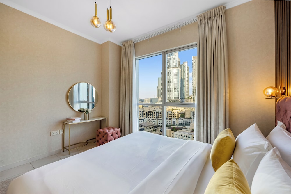 Durrani Homes - Lumina Grand 3BR with Burj khalifa and Fountain Views