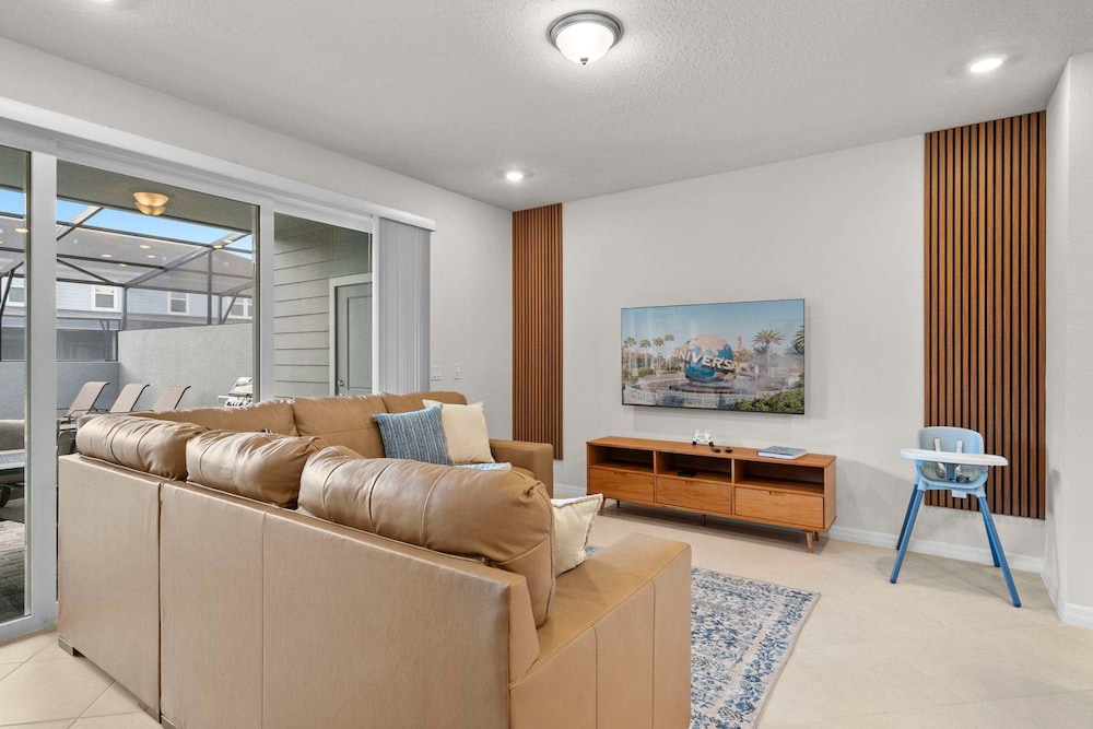 Beautiful 5BR Home Private Pool and Themed Rooms