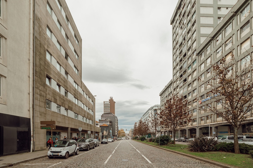 Downtown Deluxe 3 by Vacationy