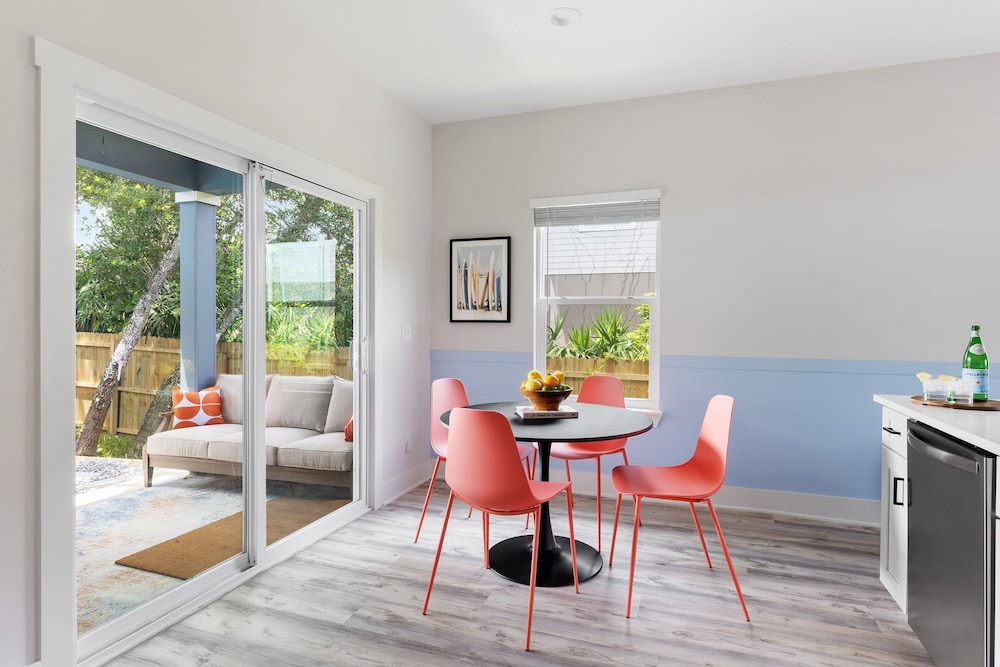 Blue Hour Playfully Designed Beach Home w Hot Tub Fire Pit Game Room