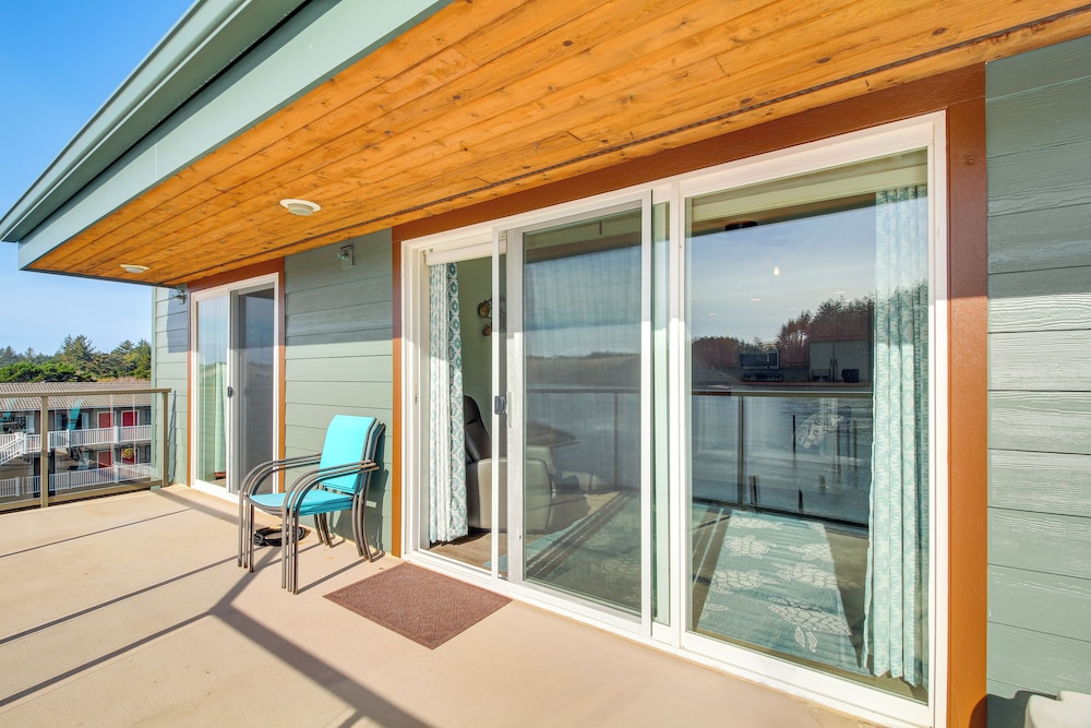 Riverfront Apt in Old Town Florence! view 5