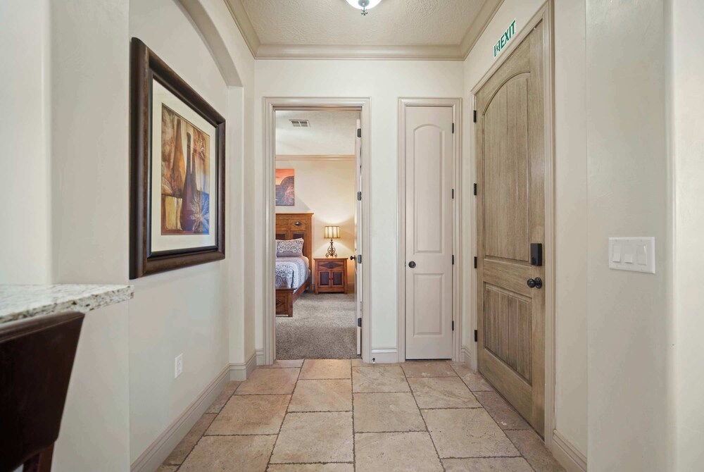 Western Front - Rustic Charm & Comfort