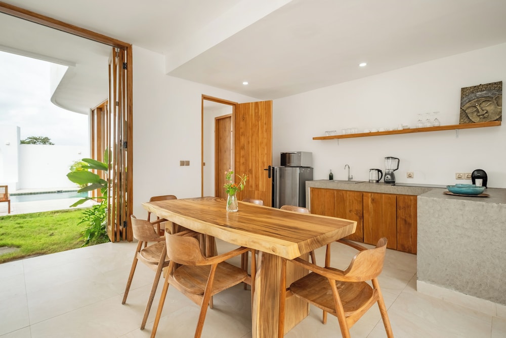 Tropical Modern Villa Amaya by OriVista