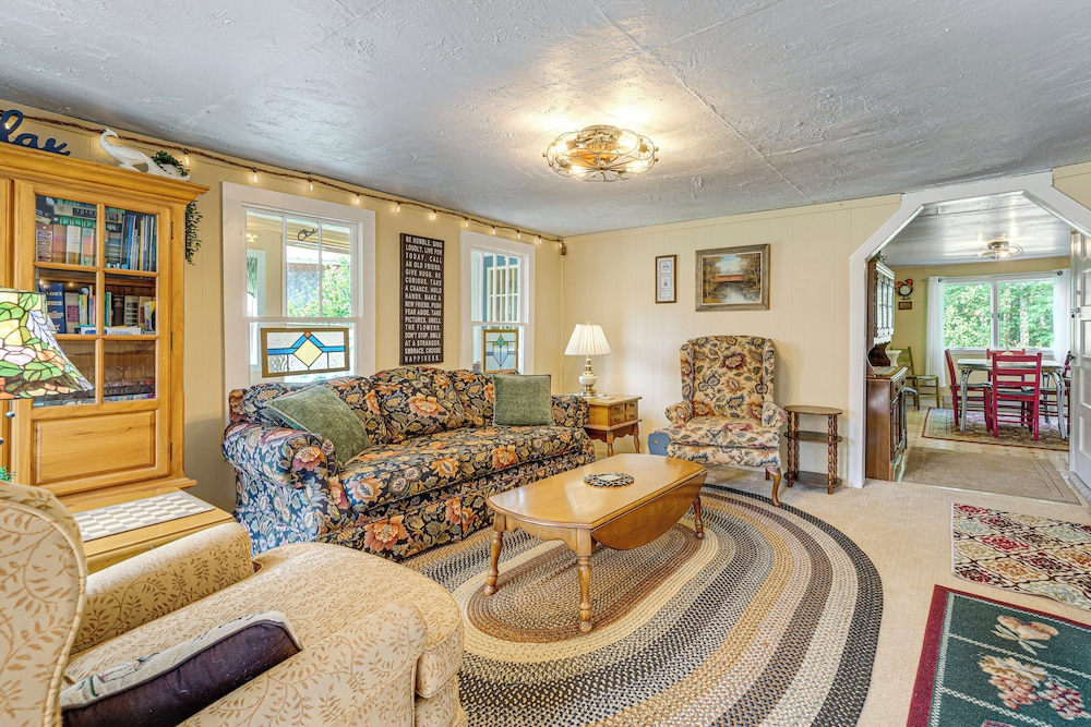 2 Mi to Hiking Trails: Cozy Fayetteville Cottage!