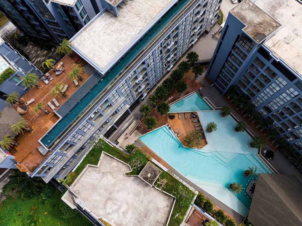 Condo Near Beach Rooftop Pool C252