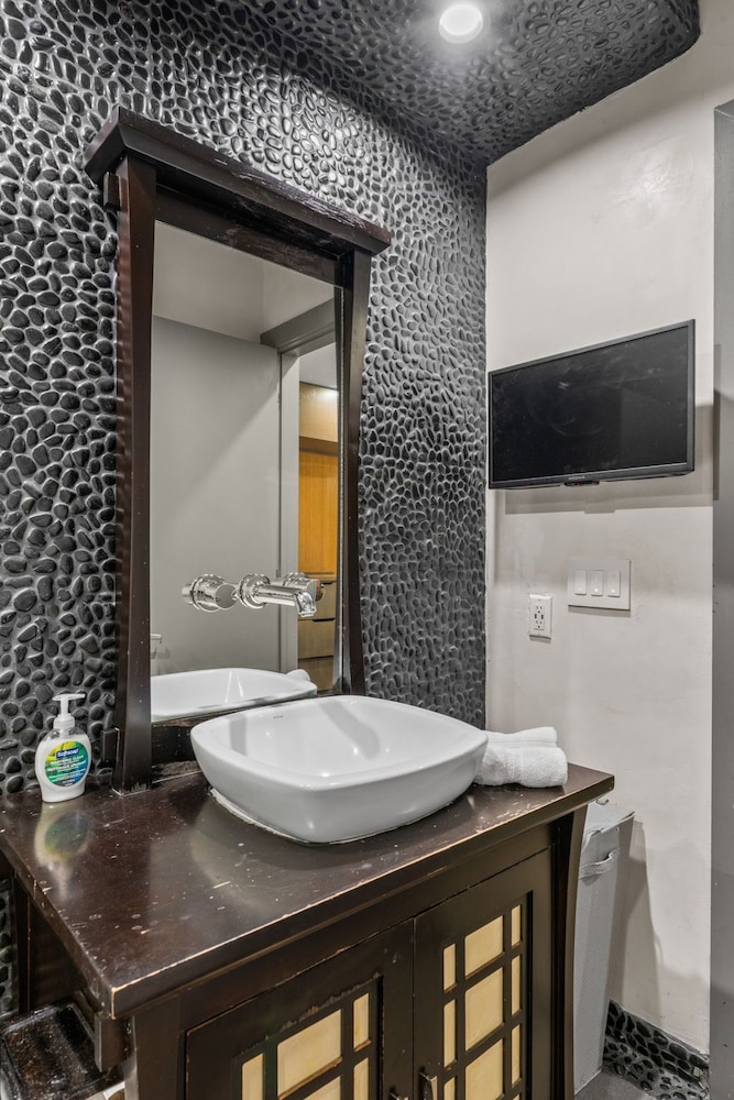 Stylish Westwood Condo
