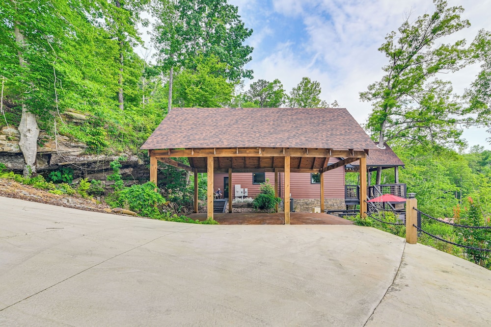 Upscale Getaway on Smith Lake w/ Boat Dock