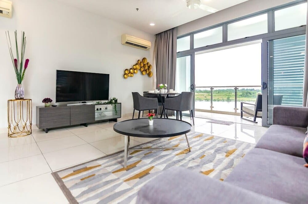 [pet-friendly] 3BR Somerset, Puteri Harbour, Legoland
