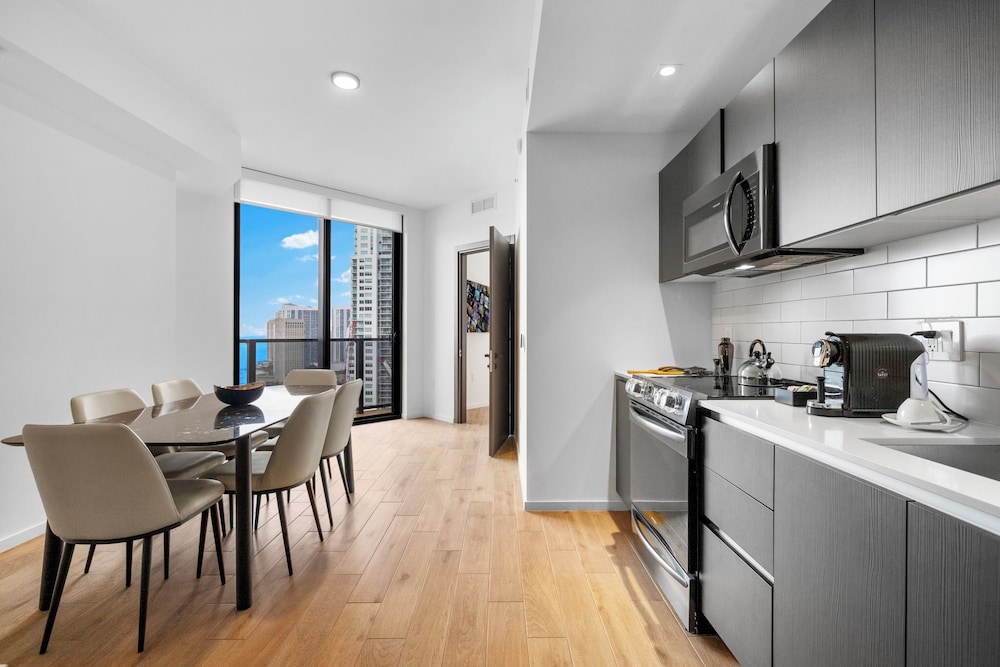Luxury Studio with Stunning Views & Pool