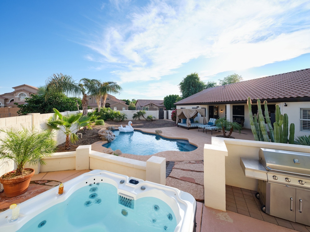 Arabian Nights - Private Pool - Hot Tub - Games!