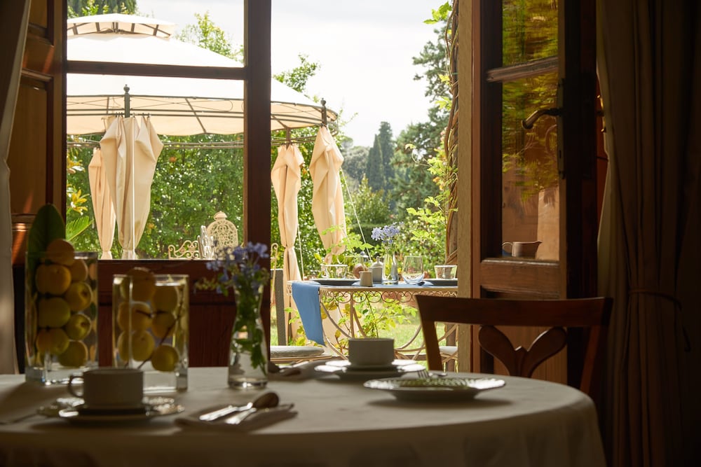 Ape Rosa Relais