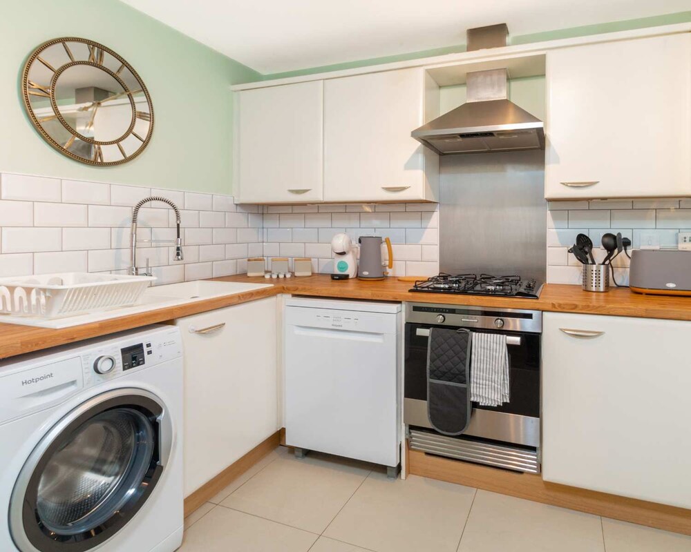 4BR Westlake Accommodation