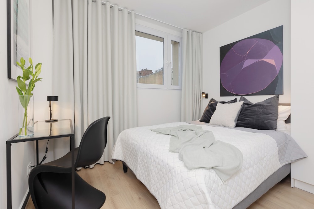 Cosy City Center Apartment by Renters view 4